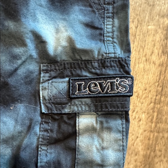 Levi's Black and Gray Cargo Shorts-size 8 - Picture 4 of 6